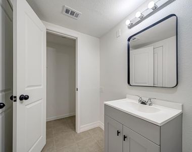 411 Avenue A - Photo Thumbnail 3