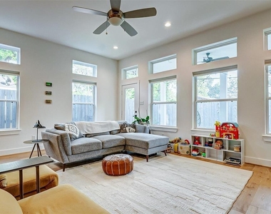 306 E 28th Street - Photo Thumbnail 17