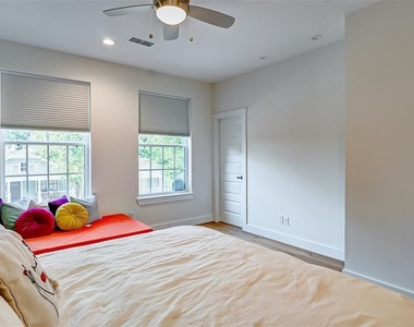 306 E 28th Street - Photo Thumbnail 34