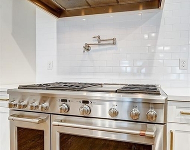 306 E 28th Street - Photo Thumbnail 5