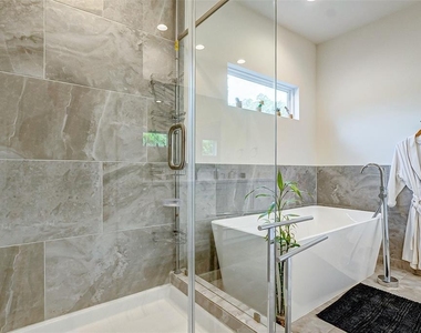 306 E 28th Street - Photo Thumbnail 26