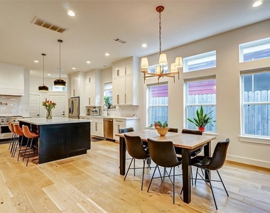 306 E 28th Street - Photo Thumbnail 13