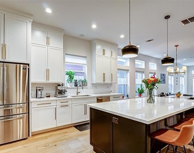 306 E 28th Street - Photo Thumbnail 11