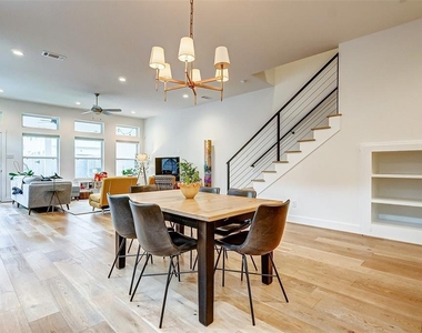 306 E 28th Street - Photo Thumbnail 12