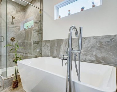 306 E 28th Street - Photo Thumbnail 25