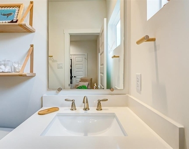 306 E 28th Street - Photo Thumbnail 36