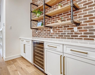 306 E 28th Street - Photo Thumbnail 8