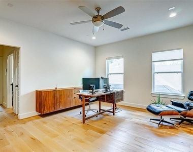 306 E 28th Street - Photo Thumbnail 18