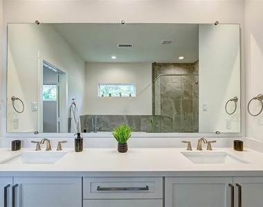 306 E 28th Street - Photo Thumbnail 23