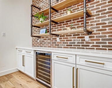 306 E 28th Street - Photo Thumbnail 9