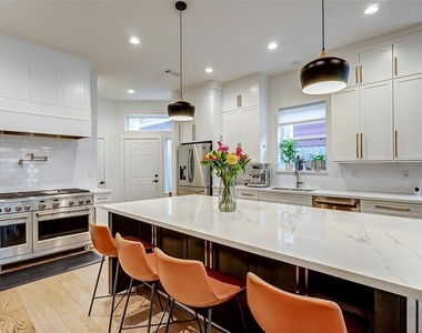 306 E 28th Street - Photo Thumbnail 7