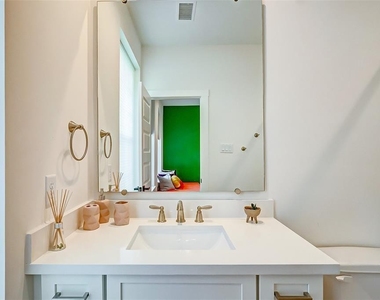 306 E 28th Street - Photo Thumbnail 31