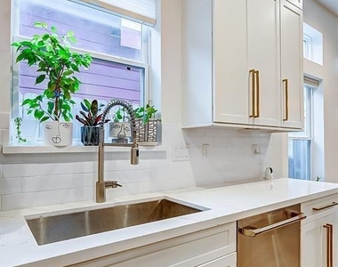 306 E 28th Street - Photo Thumbnail 6