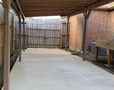 107 Mallory - Photo Thumbnail 28