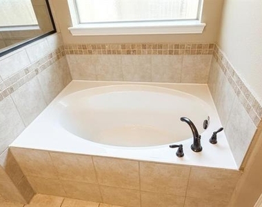 107 Mallory - Photo Thumbnail 17