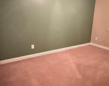107 Mallory - Photo Thumbnail 24
