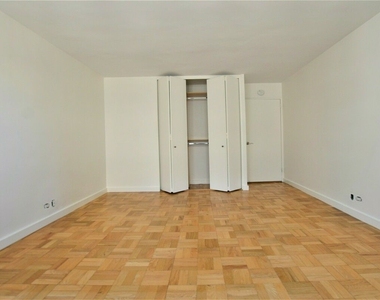 East 49 Street - Photo Thumbnail 1