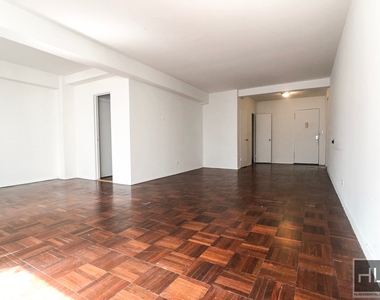 East 57 Street - Photo Thumbnail 1