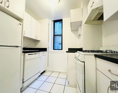 East 55 Street - Photo Thumbnail 2