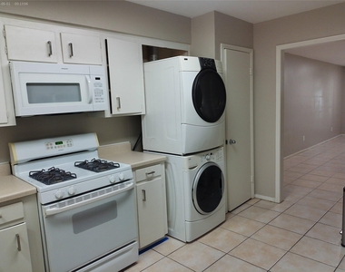 1102 W Tri Oaks Lane - Photo Thumbnail 4