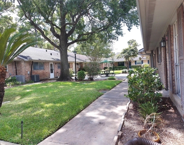1102 W Tri Oaks Lane - Photo Thumbnail 23