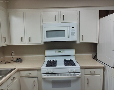 1102 W Tri Oaks Lane - Photo Thumbnail 5