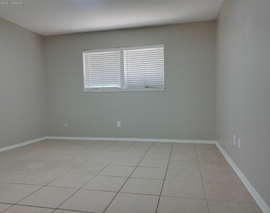 1102 W Tri Oaks Lane - Photo Thumbnail 15