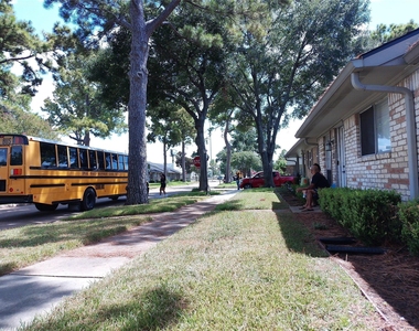 1102 W Tri Oaks Lane - Photo Thumbnail 28