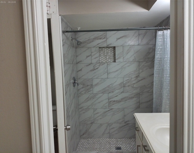 1102 W Tri Oaks Lane - Photo Thumbnail 18