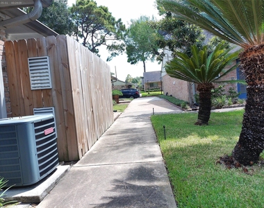 1102 W Tri Oaks Lane - Photo Thumbnail 21