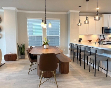 5614 Green Rise Lane - Photo Thumbnail 4