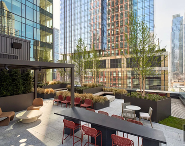 10th Avenue - Photo Thumbnail 8