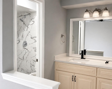 12815 Venice Lane - Photo Thumbnail 4