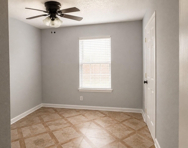 12815 Venice Lane - Photo Thumbnail 7