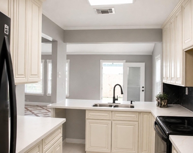 12815 Venice Lane - Photo Thumbnail 10