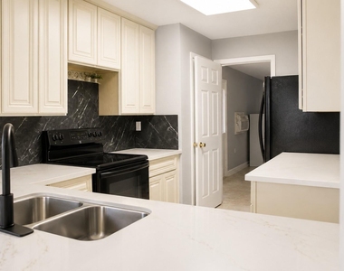 12815 Venice Lane - Photo Thumbnail 8