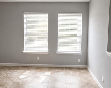 12815 Venice Lane - Photo Thumbnail 5