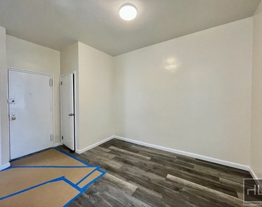34 Avenue - Photo Thumbnail 6