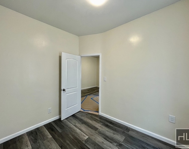34 Avenue - Photo Thumbnail 11