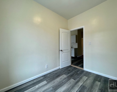 34 Avenue - Photo Thumbnail 9