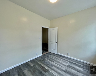 34 Avenue - Photo Thumbnail 7