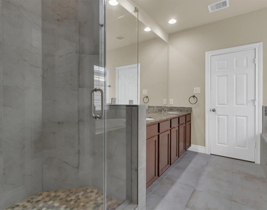 9006 Lakes At 610 Drive - Photo Thumbnail 20