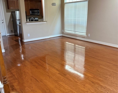 9006 Lakes At 610 Drive - Photo Thumbnail 11