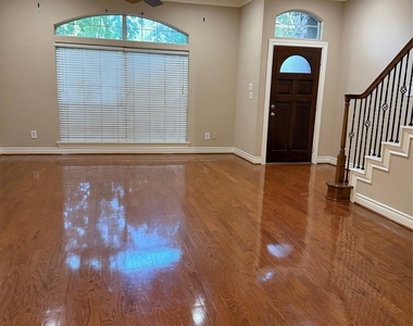 9006 Lakes At 610 Drive - Photo Thumbnail 9