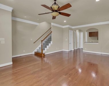 9006 Lakes At 610 Drive - Photo Thumbnail 7