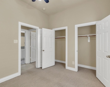 9006 Lakes At 610 Drive - Photo Thumbnail 30