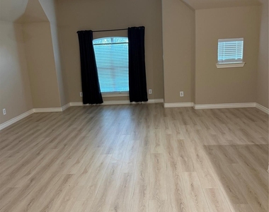 9006 Lakes At 610 Drive - Photo Thumbnail 28
