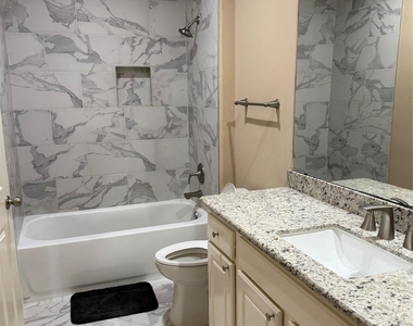 9006 Lakes At 610 Drive - Photo Thumbnail 25