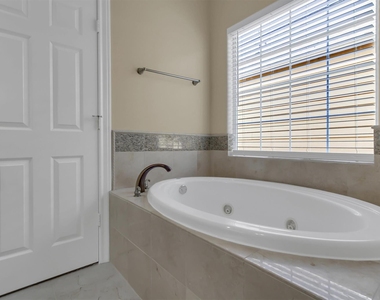 9006 Lakes At 610 Drive - Photo Thumbnail 17