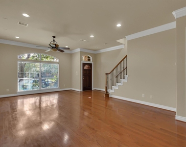 9006 Lakes At 610 Drive - Photo Thumbnail 5
